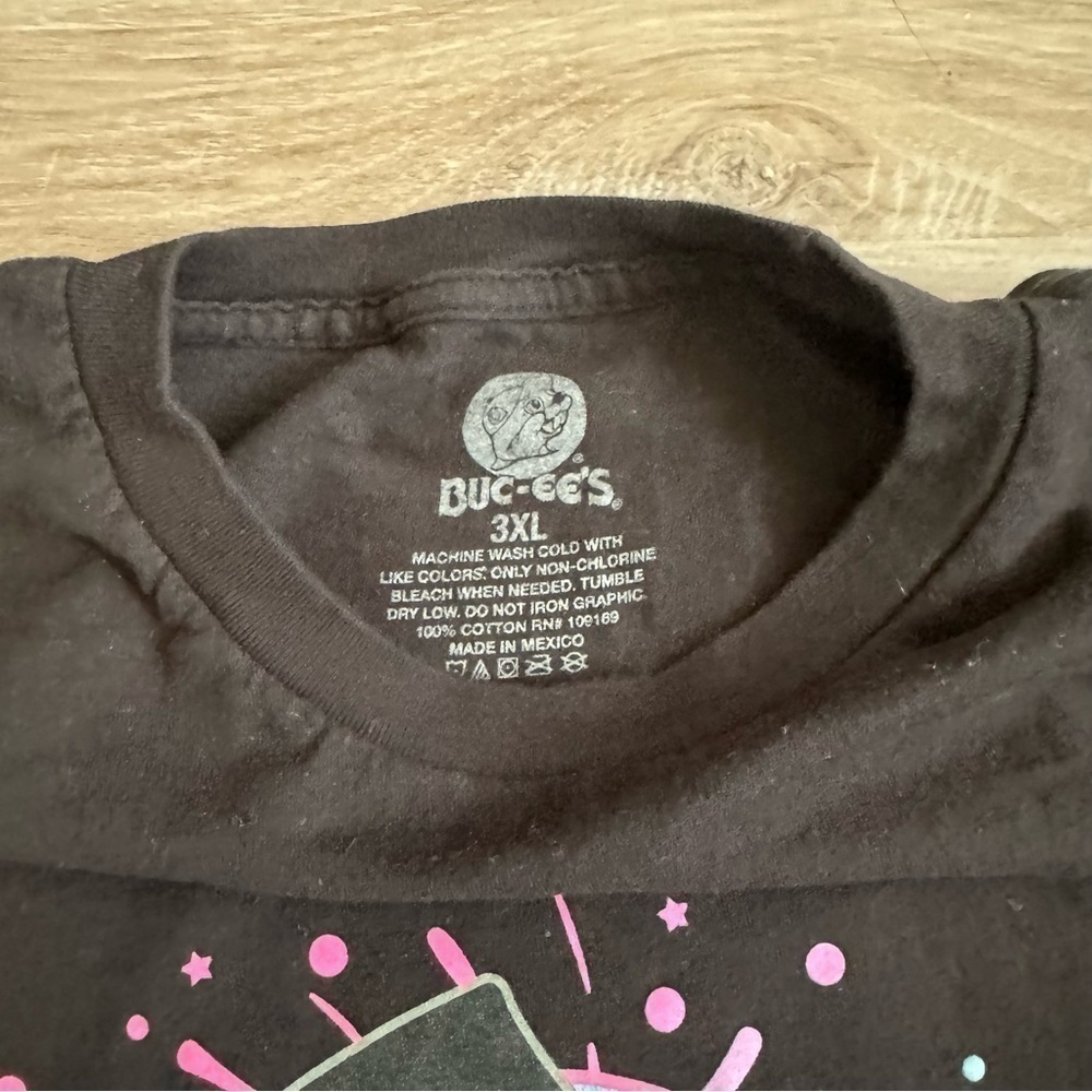 Buc-ees new years t shirt black pink purple mens XXXL 3XL - Picture 5 of 5